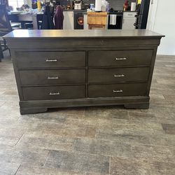 Grey 6-drawer dresser 