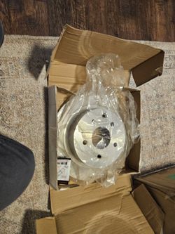 Auto Parts Brakes Pads (Rear) And Rotors. 3 Engine Mounts From Set Left. Juke Nisssa Gen 1