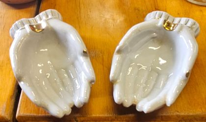 mid-century vintage ceramic hand-shaped personal ashtrays / trinket dishes set of 2