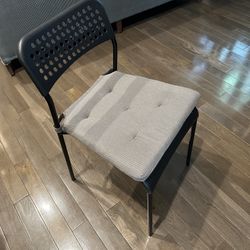 Chairs (four chairs) 