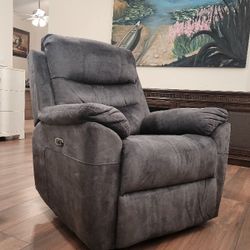 City Furniture Power Recliner Chair With USB port And Headrest 
