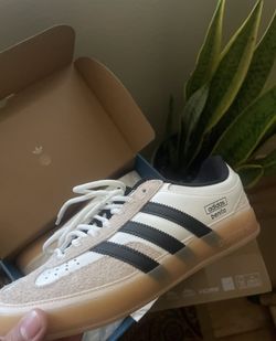 Bad Bunny Adidas 8.5