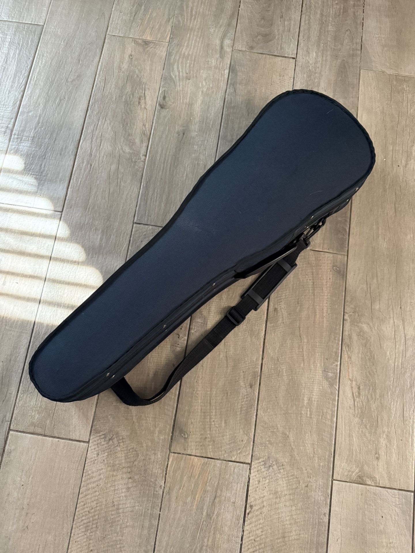 Skylark Full- Size 4/4 Violin With Bow And Case. Very Condition $100