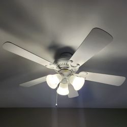 42" White Fan with Light