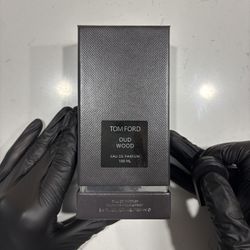 Tom Ford Oud Wood • More colognes and perfumes available