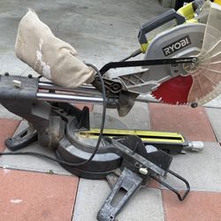 Máquina De Cortar Madera En Perfectas Condiciones
