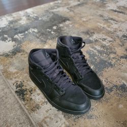 Jordan 1 Mid Triple Black Size 12