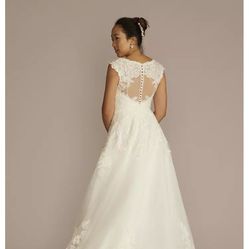 Dry cleaned and well-kept wedding dress 