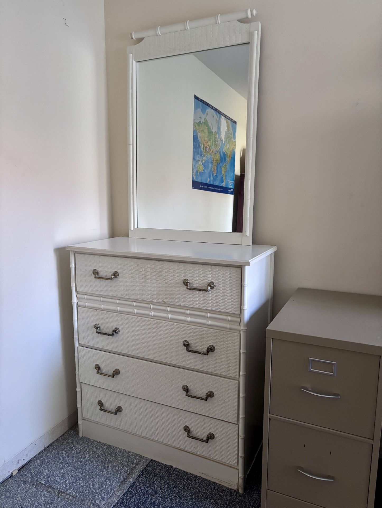 Dresser With Mirror 