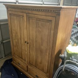 TV Cabinet / Entertainment Center 