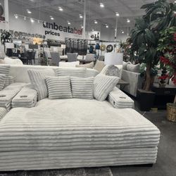 Chaise Lounge W/ Dual Cup holders and dual USB charging ports 