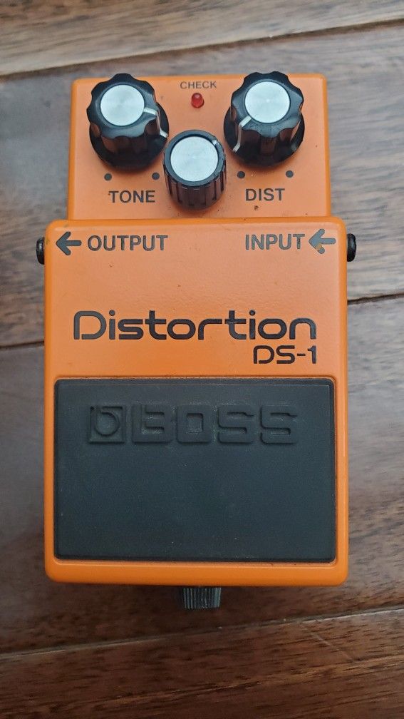 BOSS DS-1 Distortion Pedal GREAT Condition!