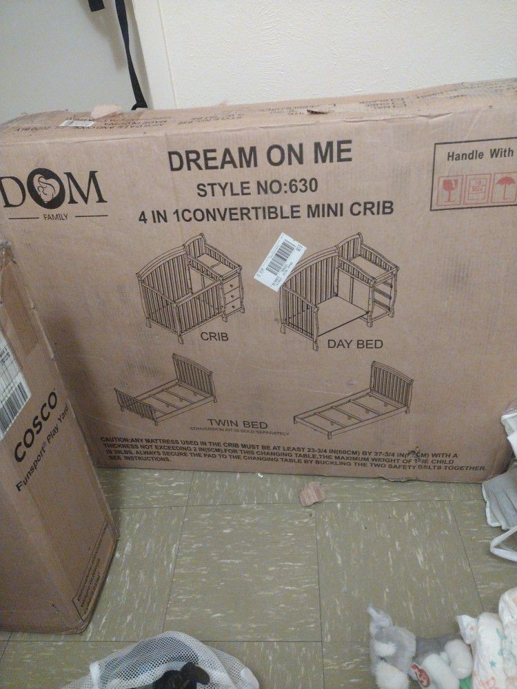 Dream On Me 4 In 1 Convertible Mini Crib