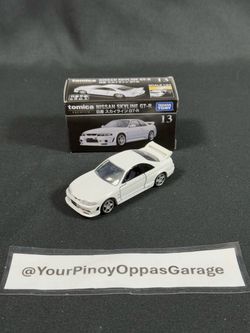 1/62 Takara Tomy Tomica Premium #13 - White Nissan Skyline R33 GT-R (2018)