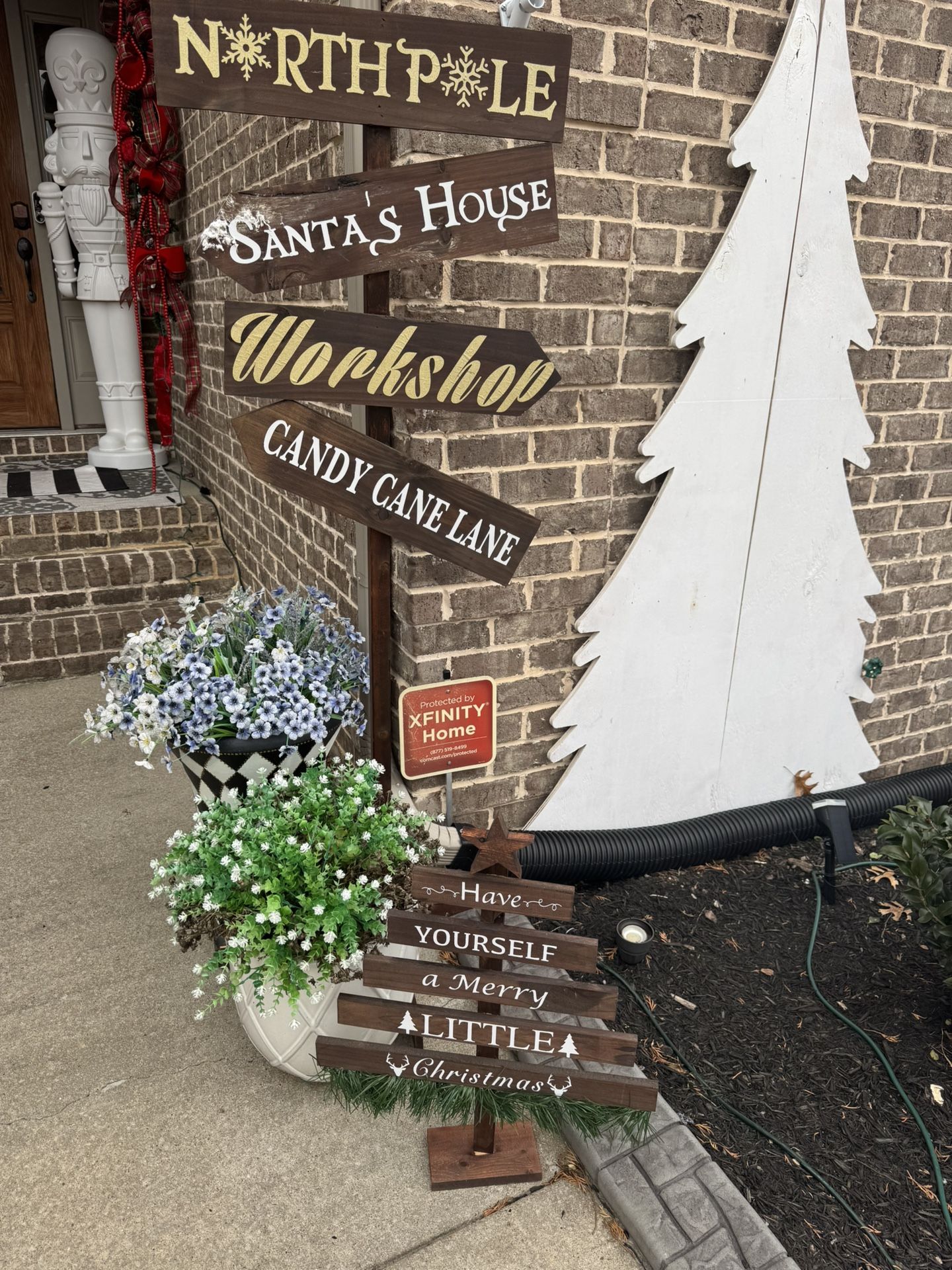 Lot If Christmas Signs