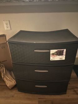 Three drawers dresser