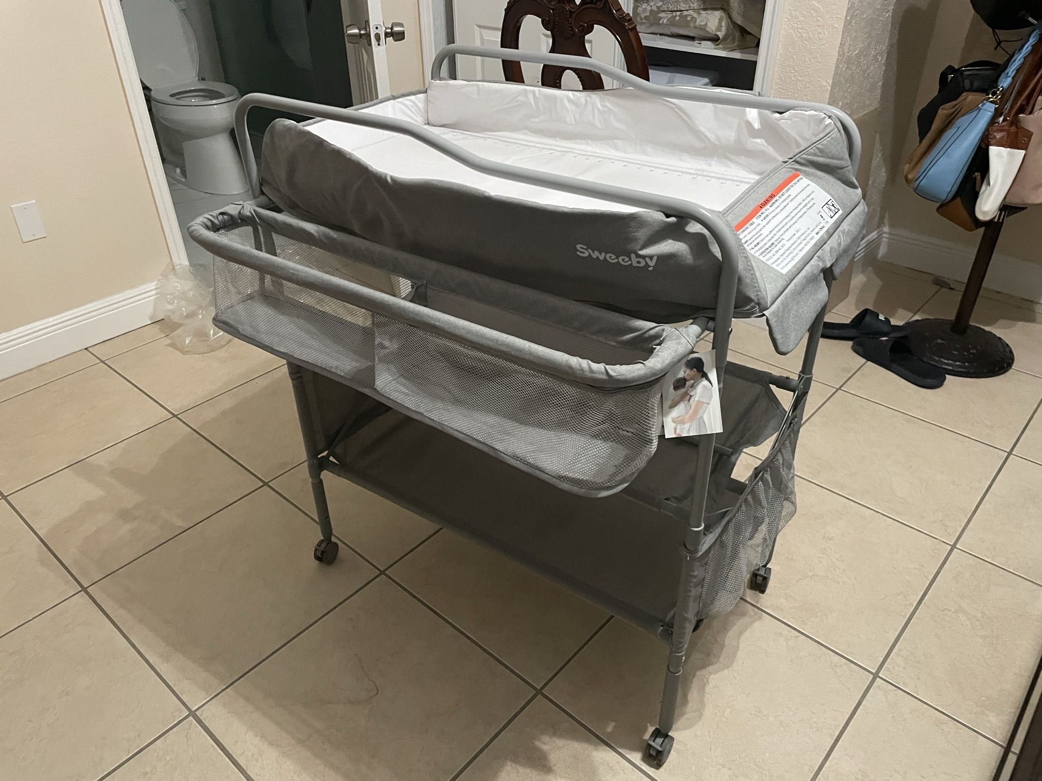 Changing Table And Organizer In The Side/ Cambiador De Pañales Y Organizador
