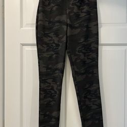 JL camouflage women's pants, size M green, black and brown 