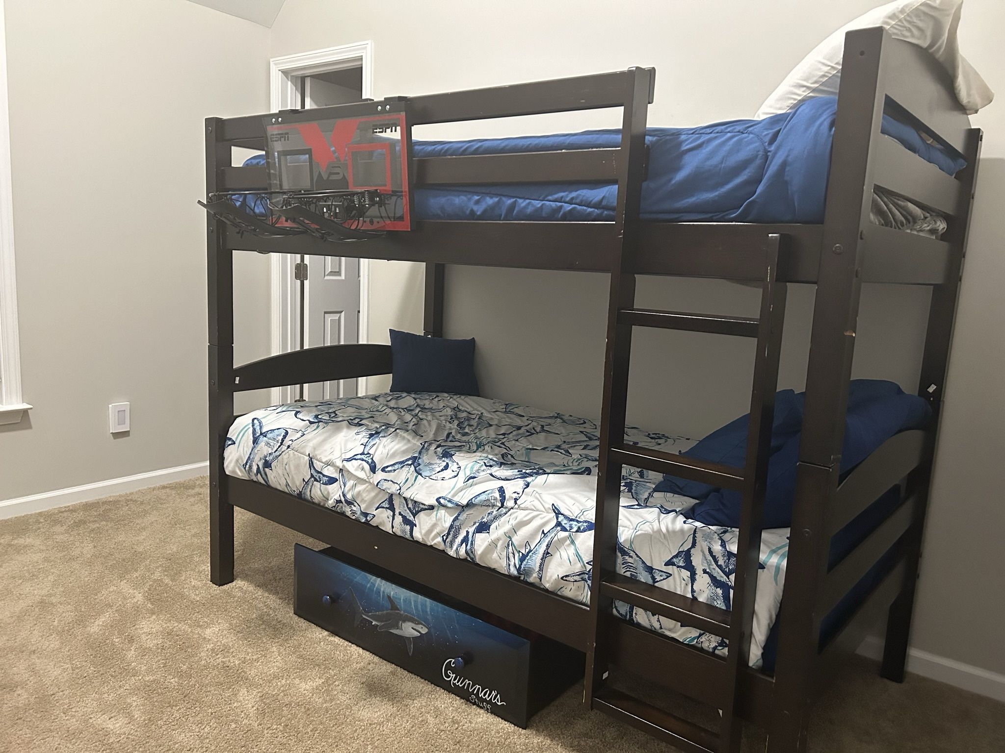 Twin Bunk bed