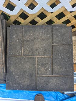 Cobblestone 18" x 18" rubber paver. Black.