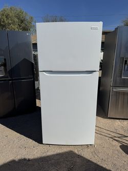 FRIGIDAIRE REFRIGERATOR 