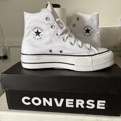 Converse Chuck Taylor Women 6 Brand New In Box 