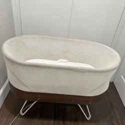 SNOO bassinet 