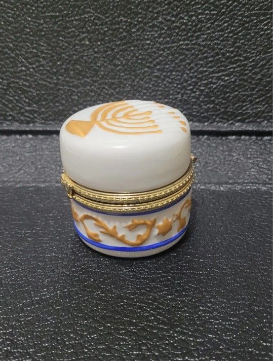 Mennorah White/Gold Trinket China Box.