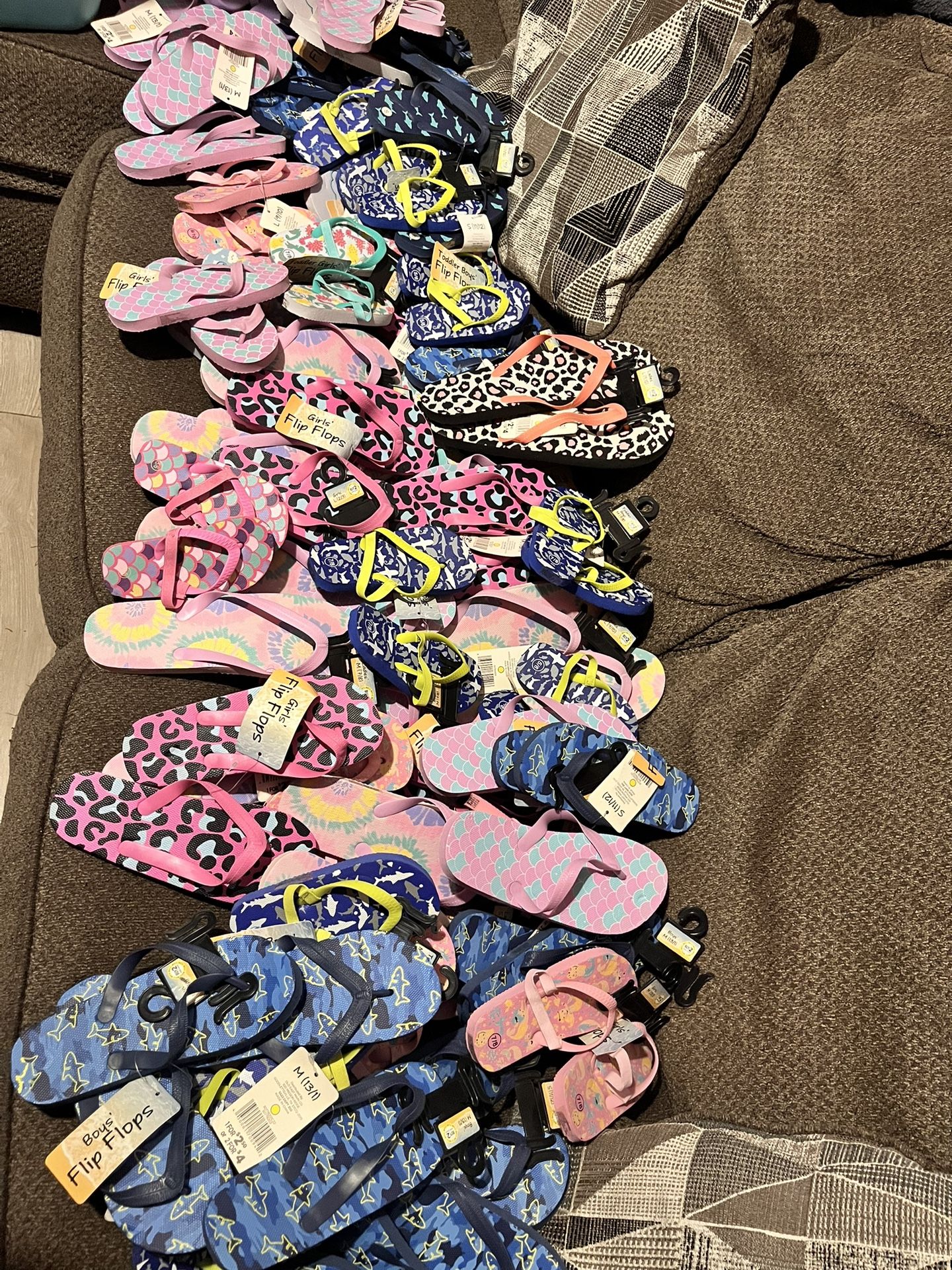 50 Pairs Of Sandals New