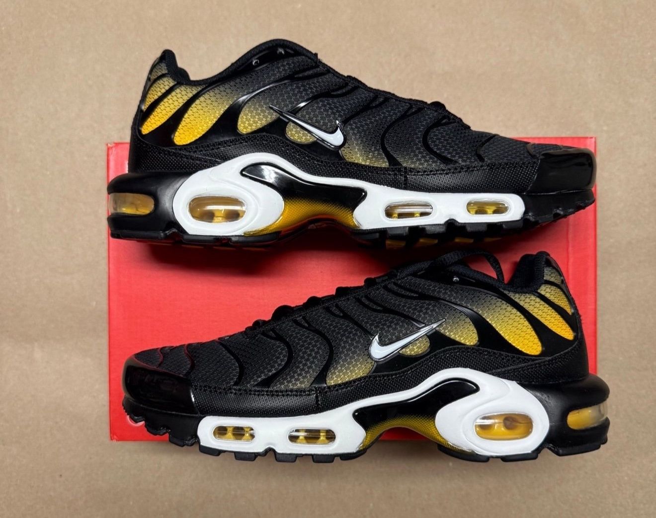 Nike Air Max Plus Black University Gold Mens size 12 running shoes