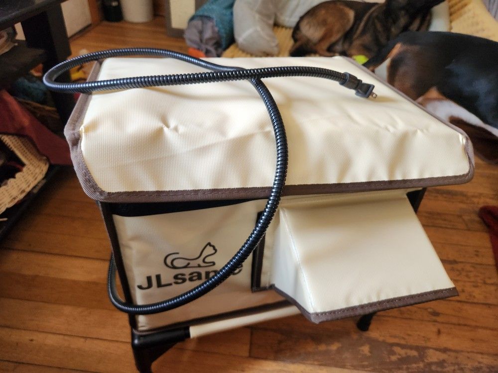 Outdoor Heated Cat House