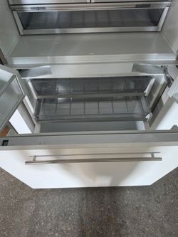Practically Brand New Installed fridge FISHER & PAYKEL