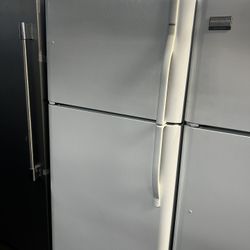 Kenmore Apartment Size Top Freezer Refrigerator With Internal Ice Maker 