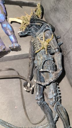 NECA Aliens Series 12 Battle Damaged Xenomorph Exploding Head