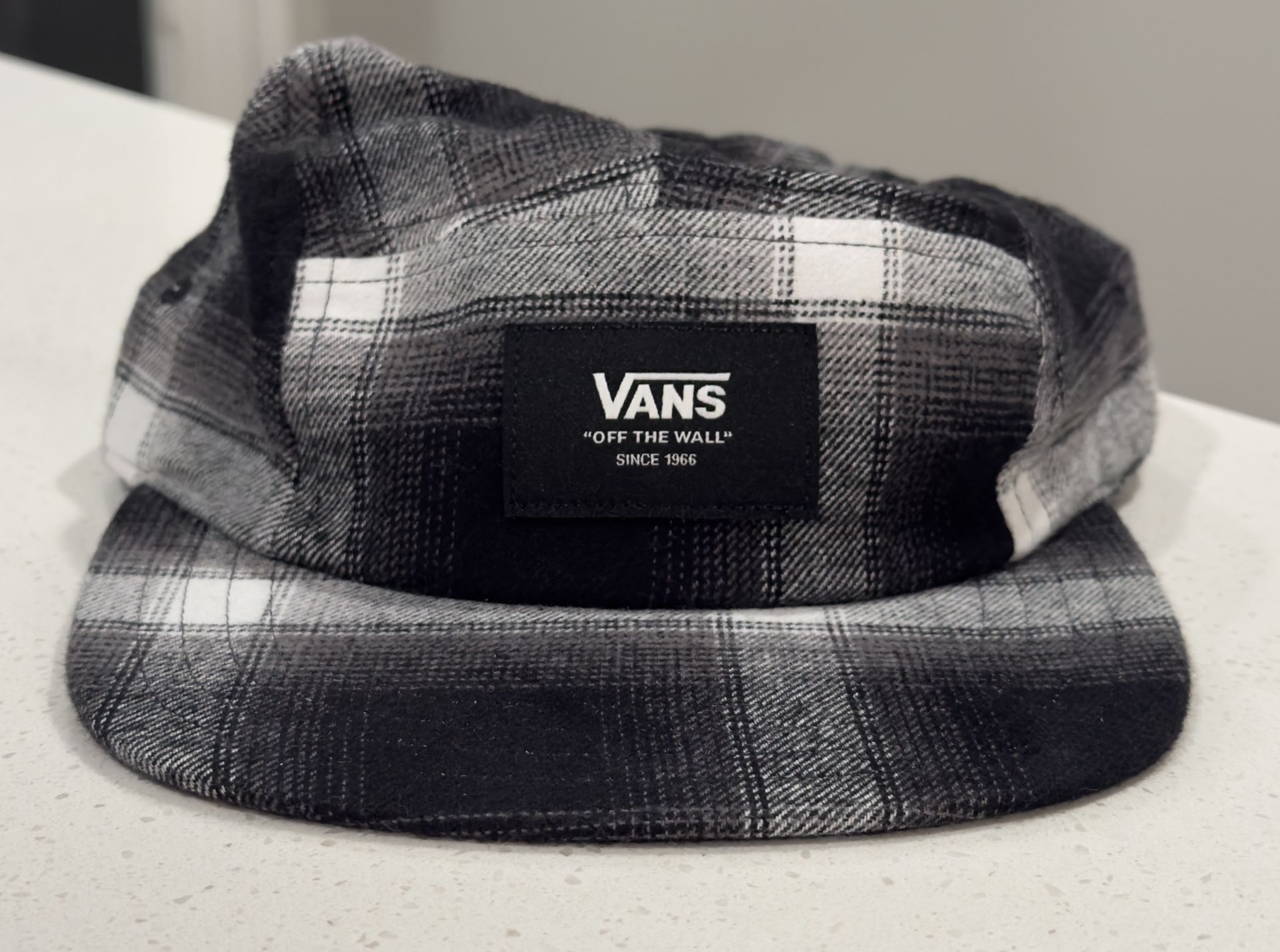 NEW WITH TAGS Vans Off The Wall Davis 5 Panel Black Gray & White Plaid Strapback Hat Cap