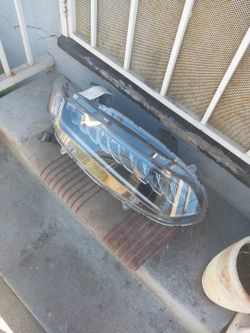 2021 and 2022 Honda.Accord right , headlight , passenger site like brand new picked up in van nuys , auto part led t
