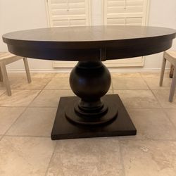 Elegant round Solid wood dining table 46” with pedestal base.