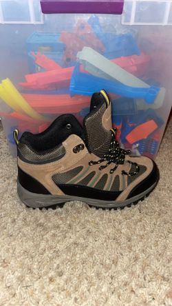 brand Bearpaw color bottom black top brown middle gray