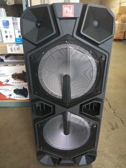 The Beast 4000 watt Dual 12" Bluetooth speaker DJ karaoke style controller comes with microphone and remote. Great for halls and big parties