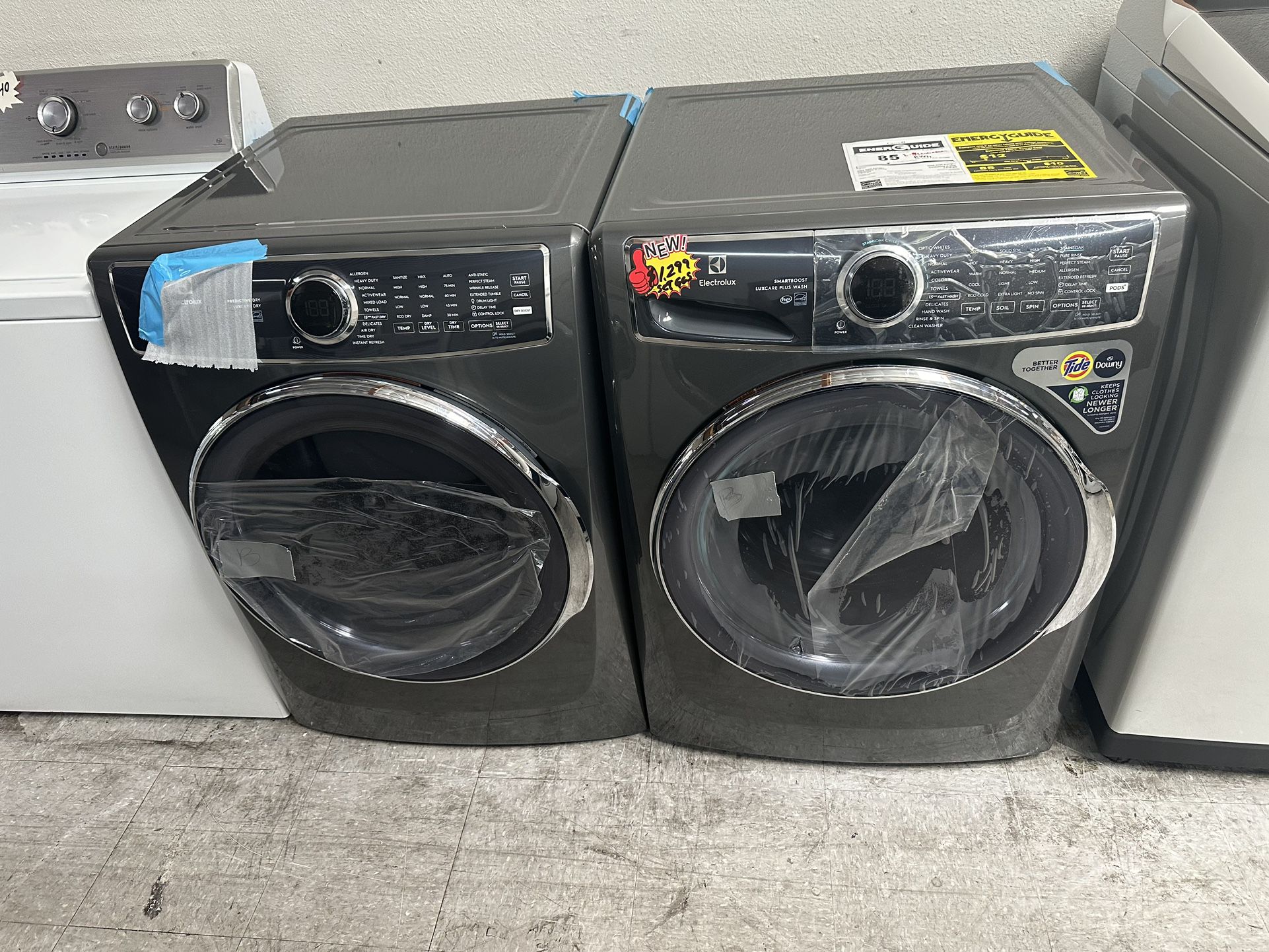 ELECTROLUX FRONT LOAD WASHER AND GAS DRYER SET 