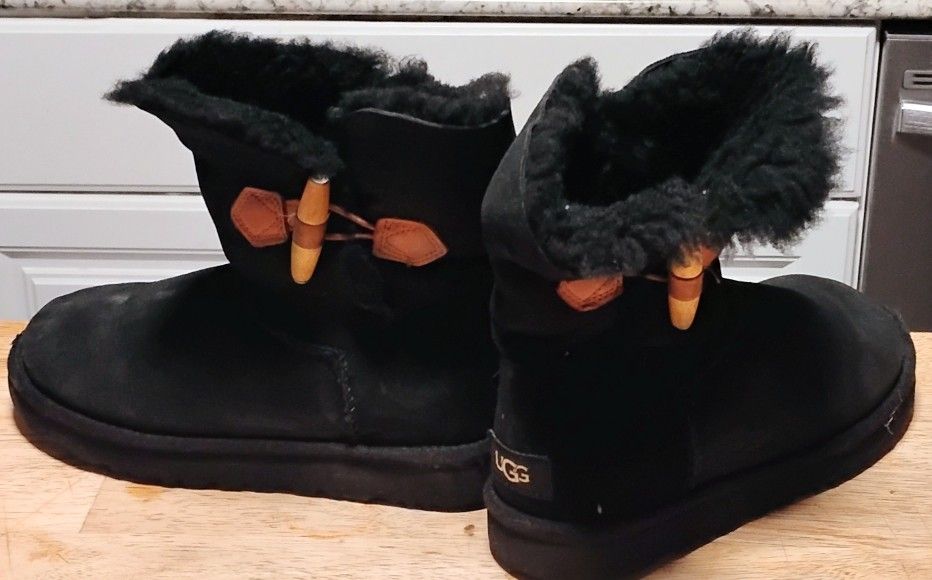 Black UGG boots Size 6