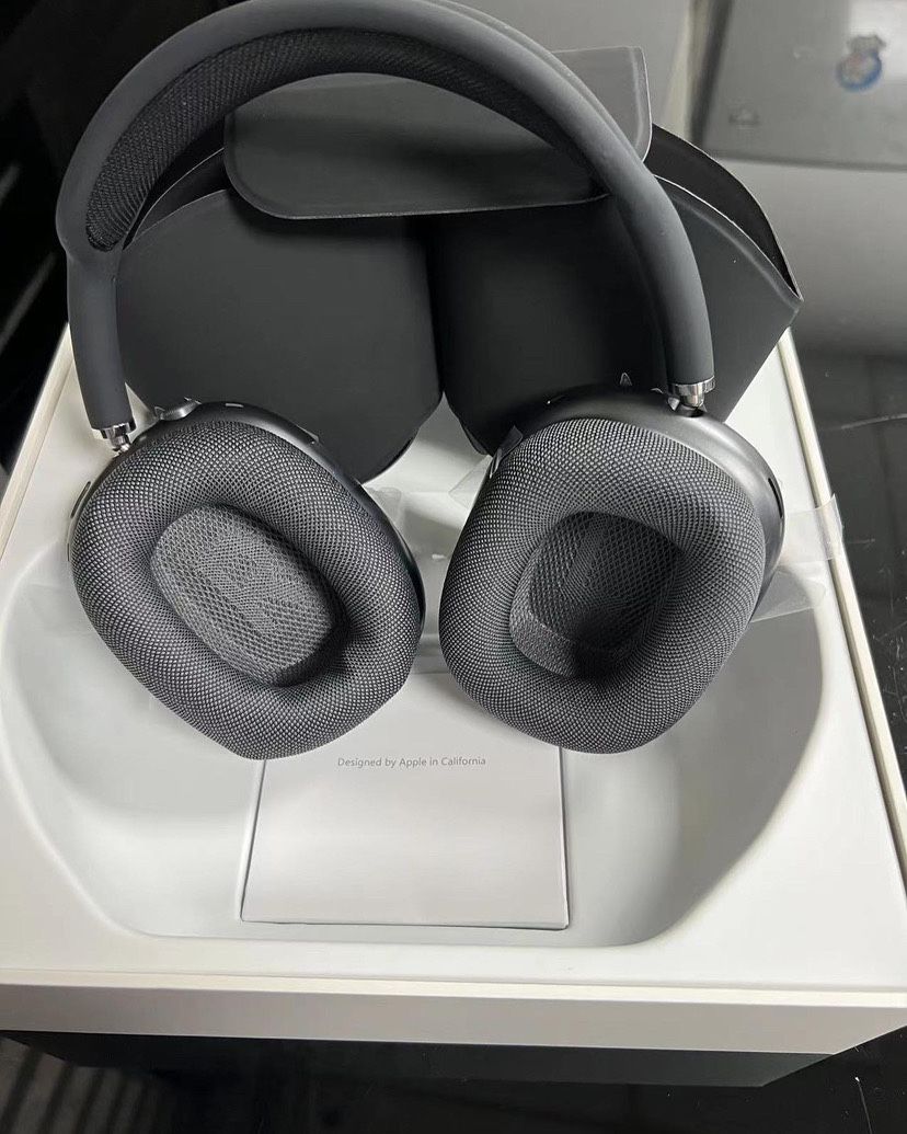 Apple AirPod Max for Sale in Richmond, TX - OfferUp