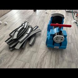 Little Tykes 6v Thomas The Train Ride On & Tracks 