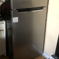 Magic Chef Refrigerator 