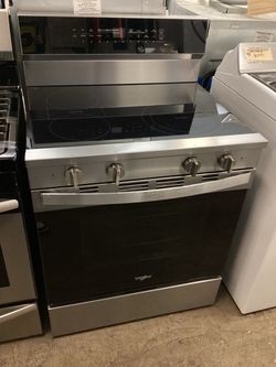 Whirlpool 30in Glass Top 5.3 cu.ft. Electric Range with Convection Oven, AirFry & WipeClean Coating
