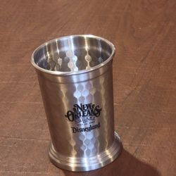 Disneyland New Orleans Square Blue Bayou HammeredSilver Mint Julep Metal 
Cup New, never been used. Display item. It is 4.75" tall, weight 6oz 
plus s