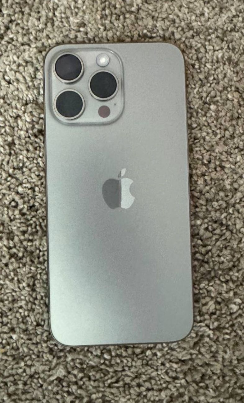 iPhone 15 Pro Max 256gb Unlocked Very clean Battery 88% Works with all companies 