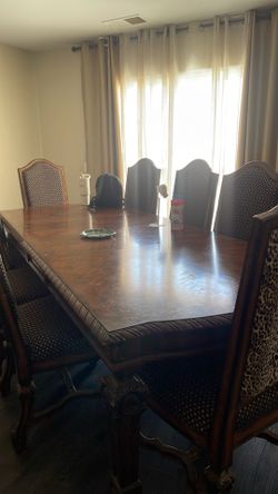Table set 8 chairs