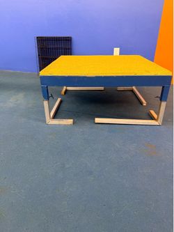 Dog agility pause table