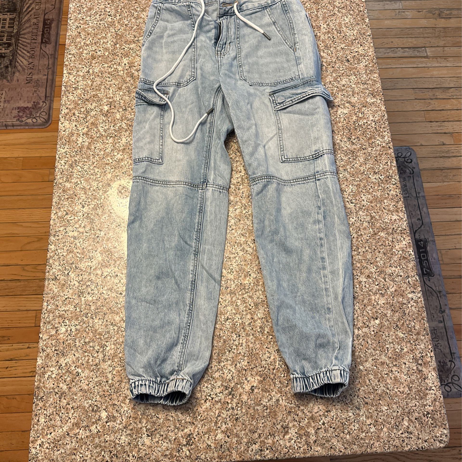 American Eagle Jogger Style Jeans 